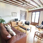Sea Views In The Heart Of The Old Town Apartment *