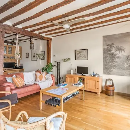 Sea Views In The Heart Of The Old Town *